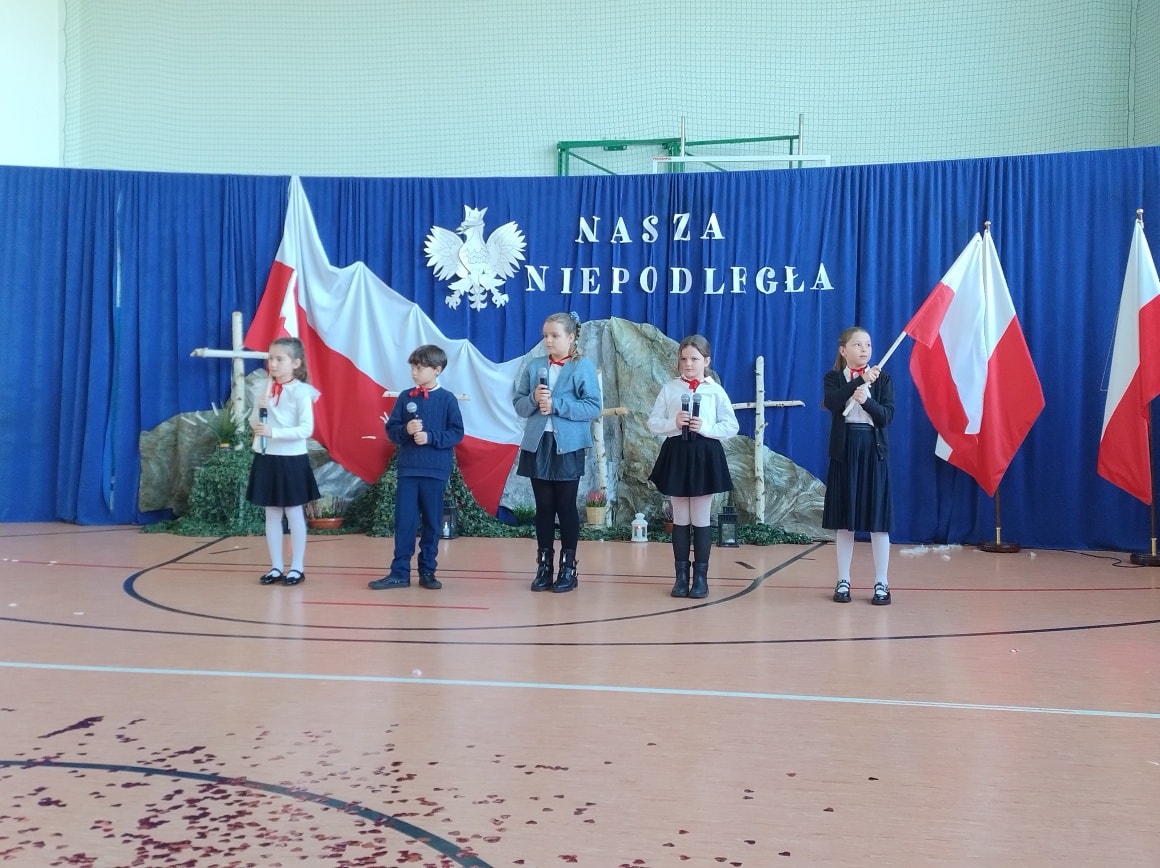 II Gminny Przegląd Pieśni Patriotycznych w Szkole Podstawowej im. św. Jana Pawła II - Bębło 2025 