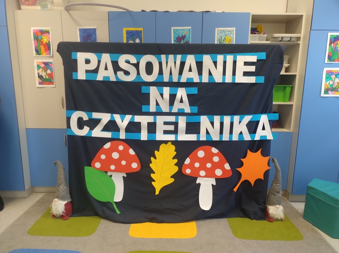 Pasowanie uczniów klasy 1 na czytelnika 