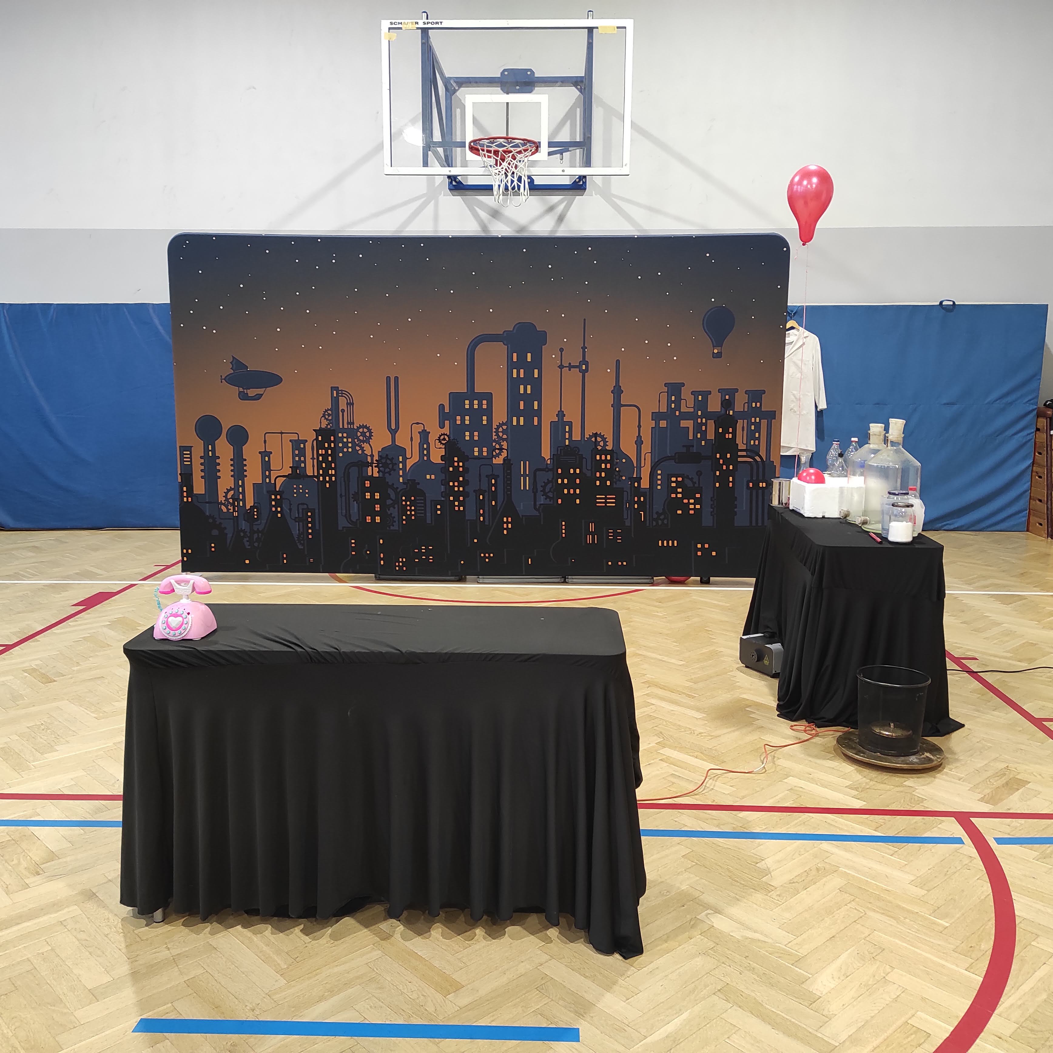 Teatralni o środowisku..... czyli Profesorek i Chmurka w spektaklu teatralnym pełnym energii i eksplozji.