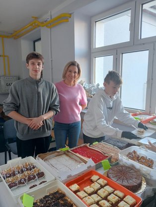 Akcja „Kaffka w podróży” połączona z charytatywnym kiermaszem ciast🐦‍🧳🍰